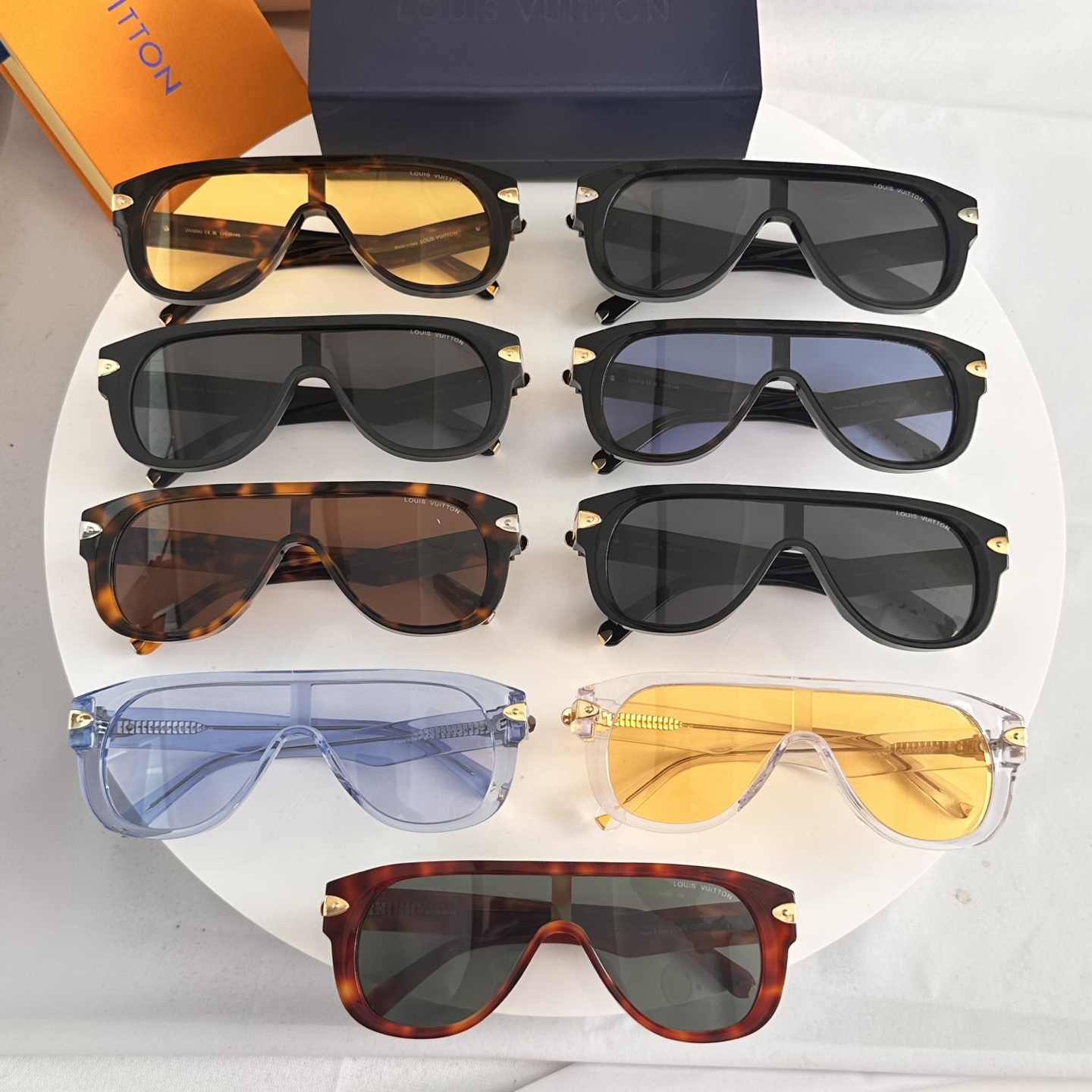 310💰LOUIS VITTO*LV Aura Square太陽眼鏡是路易威登彰顯精湛工藝及標誌性logo
TOP QUALITY
MODEL:Z6081U Z6082U Z6083U Z6084U Z6085U Z6086U Z6087U Z6088U Z6089U
SIZE:130口-145