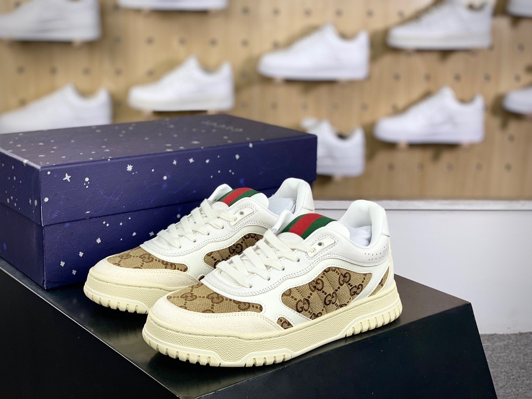 情侣款Size: 女35-40---男款39-44. (45定做)
▪️ 面料:原版定制进口头层牛皮
▪️ 内里:进口头层牛里
▪️ 鞋底:原版开模TPU鞋底
▪️ 底厚: 3cm