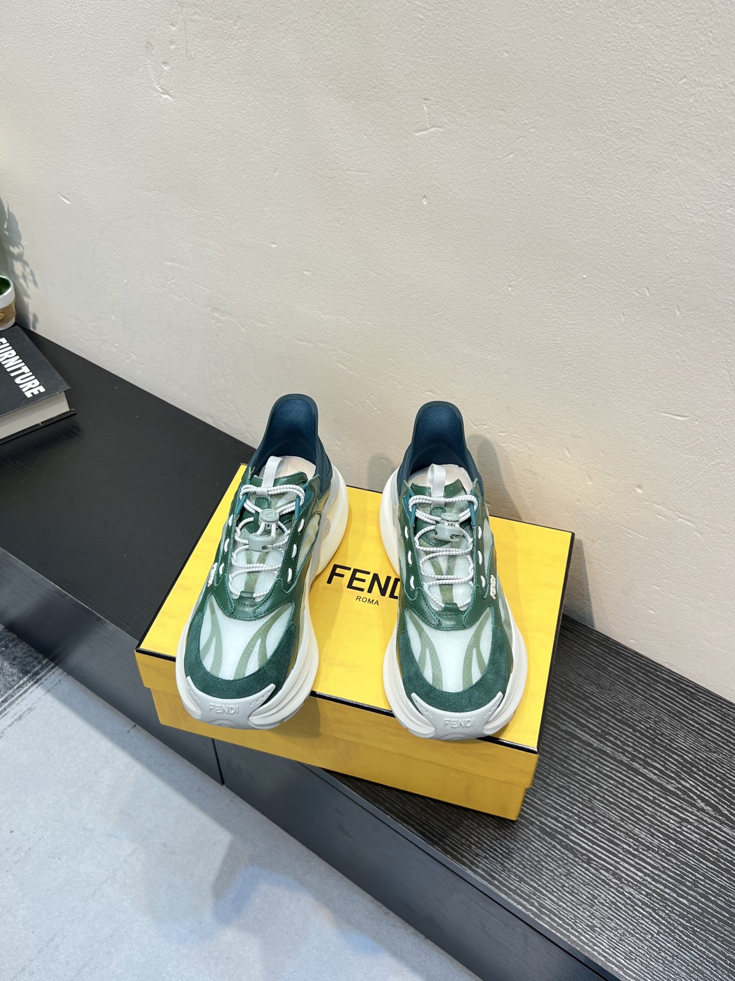 💰¥620 Fendi【芬迪】爆款上市🔥官网同步时尚老爹鞋👟
采用原版品牌飞织面料.原版牛皮+透气网内里+羊皮垫脚 完美造型顶级品质,你值得拥有🔜原版橡胶大底,超轻防滑耐磨👣
码数:38-44(45 46 定做不退换)