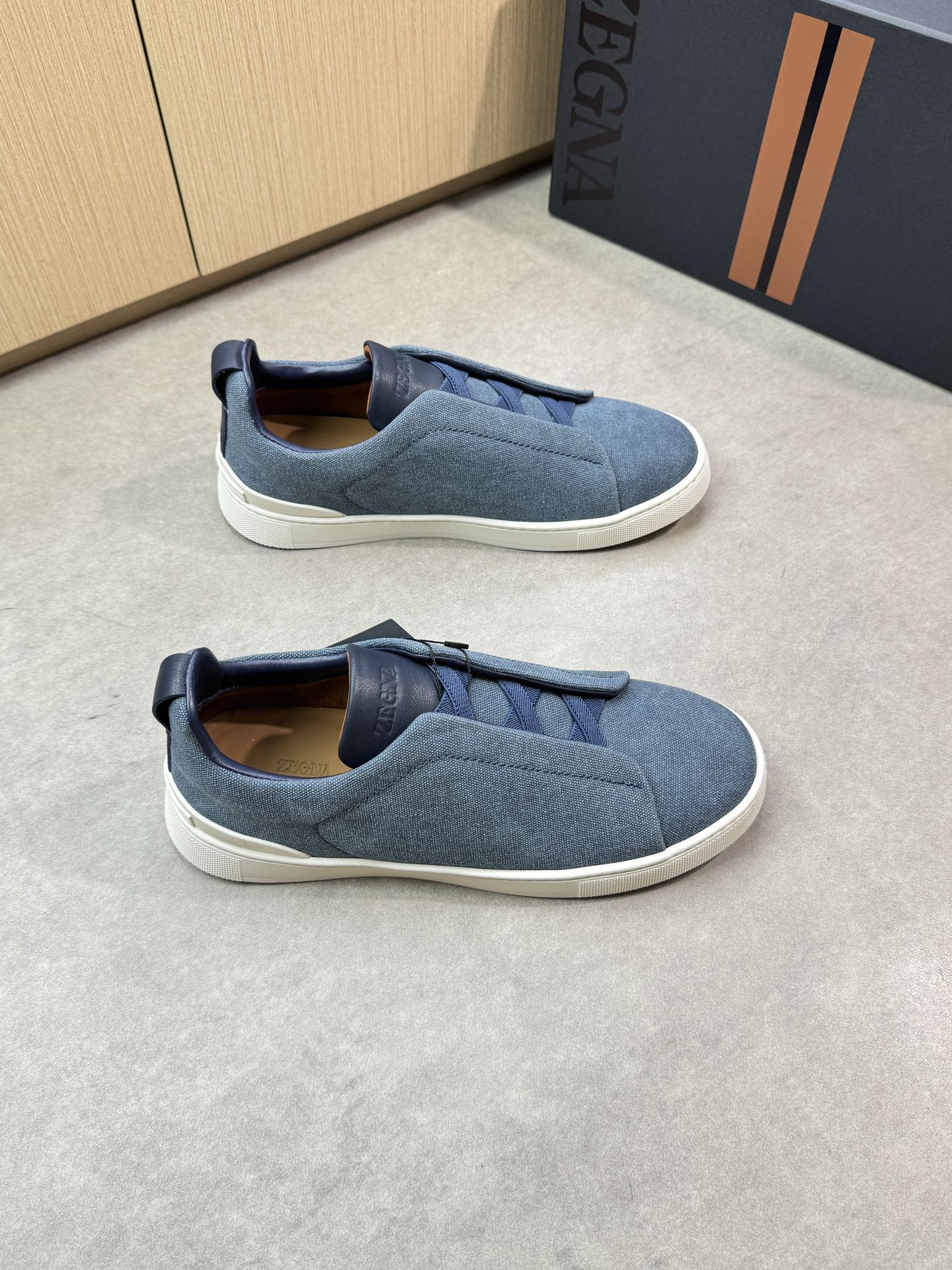 【Zegna】杰尼亚 P710💰
-高端品质 原单🔍🔍🔍休闲运动板鞋
-原版🔝纳帕小牛皮、品牌牛仔帆布、鞋舌空压品牌logo、懒人穿脱松紧带
-内里:水染牛皮
-大底:超轻TPR·橡胶:成型大底
-超高品控·做工精细:凸显(高端·贵气·档次)
-Size: 39-44(38,45,46,可订做)·Z0112