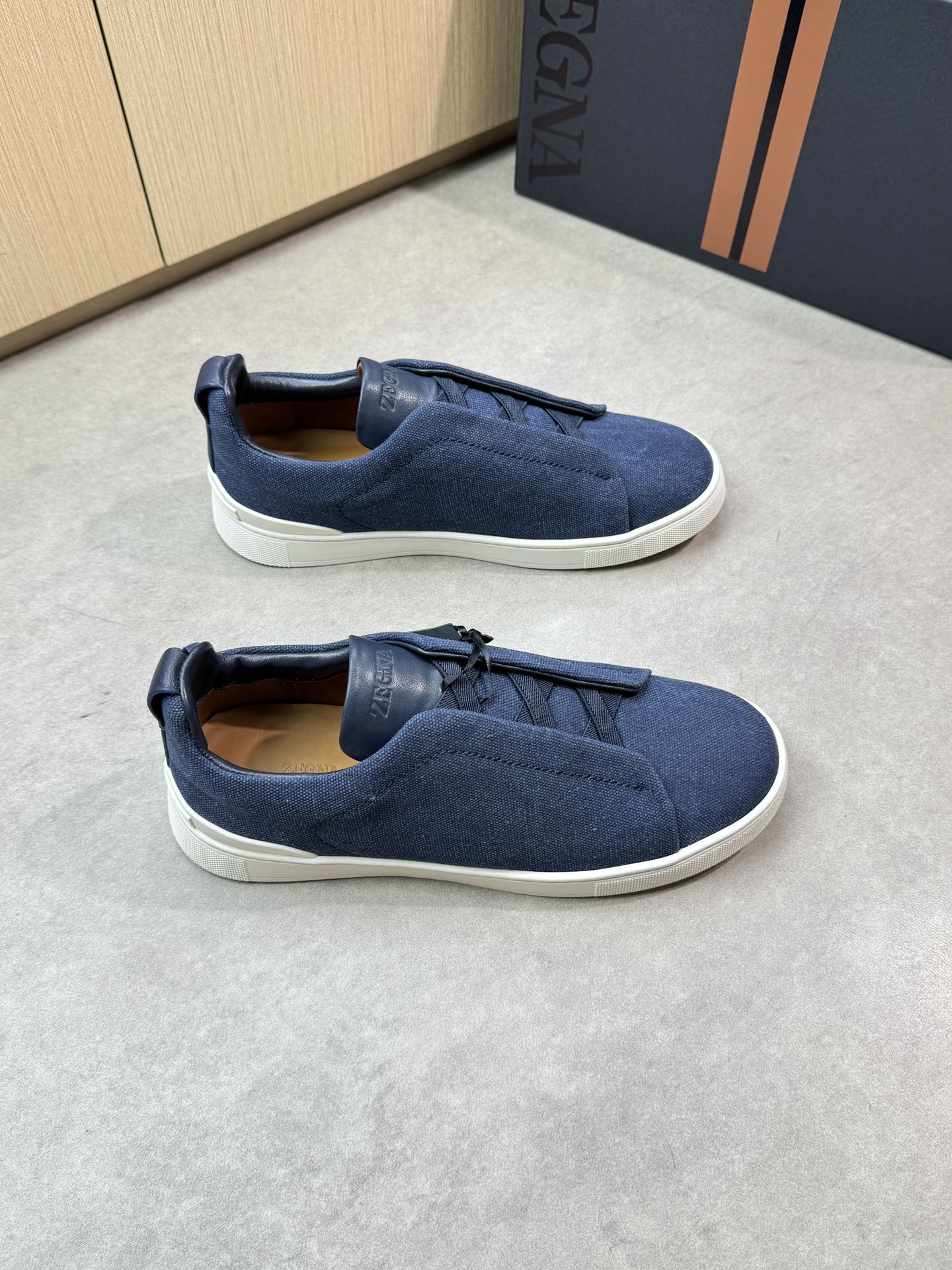 【Zegna】杰尼亚 P710💰
-高端品质 原单🔍🔍🔍休闲运动板鞋
-原版🔝纳帕小牛皮、品牌牛仔帆布、鞋舌空压品牌logo、懒人穿脱松紧带
-内里:水染牛皮
-大底:超轻TPR·橡胶:成型大底
-超高品控·做工精细:凸显(高端·贵气·档次)
-Size: 39-44(38,45,46,可订做)·Z0112