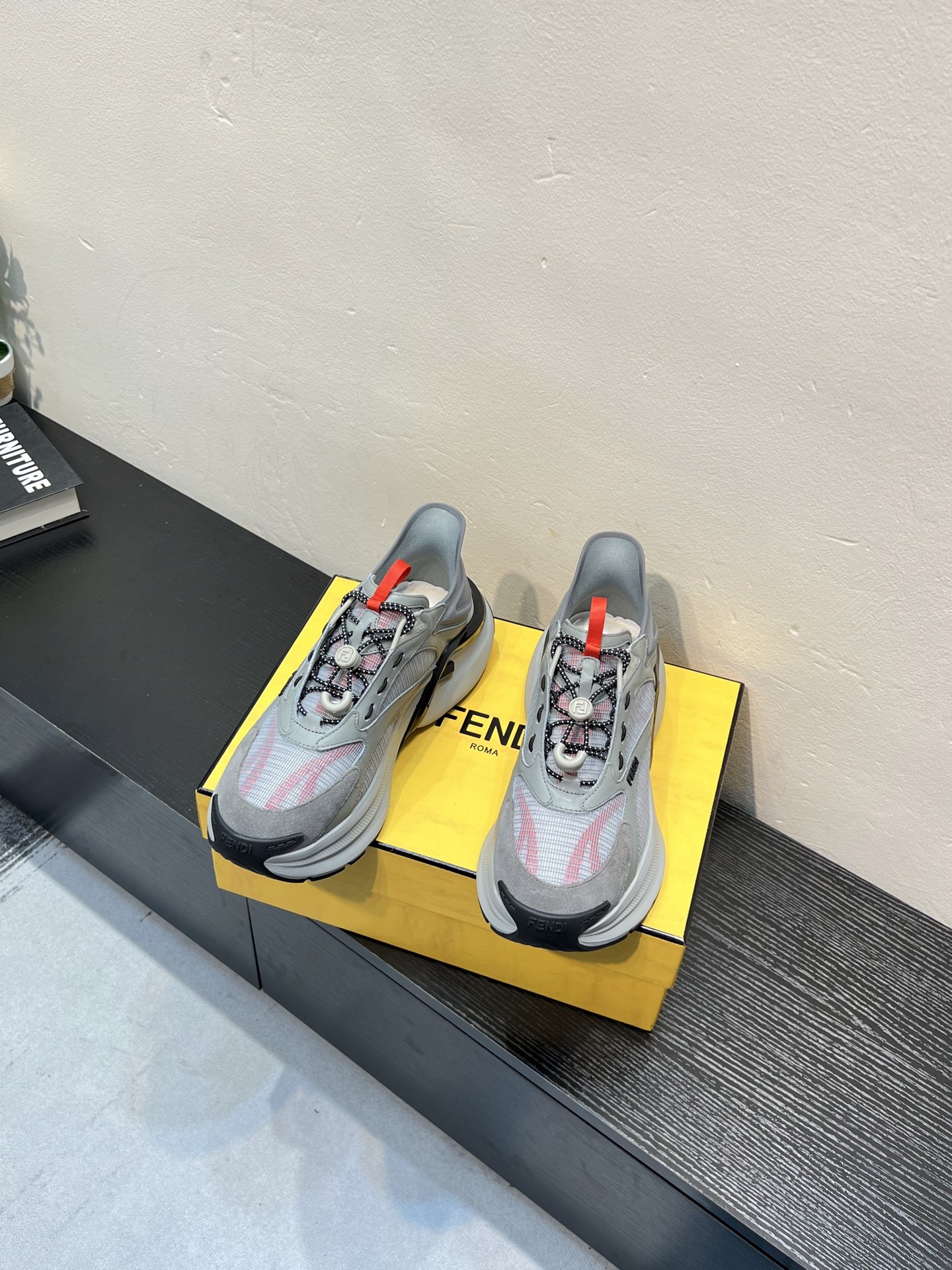 💰¥620 Fendi【芬迪】爆款上市🔥官网同步时尚老爹鞋👟
采用原版品牌飞织面料.原版牛皮+透气网内里+羊皮垫脚 完美造型顶级品质,你值得拥有🔜原版橡胶大底,超轻防滑耐磨👣
码数:38-44(45 46 定做不退换)
