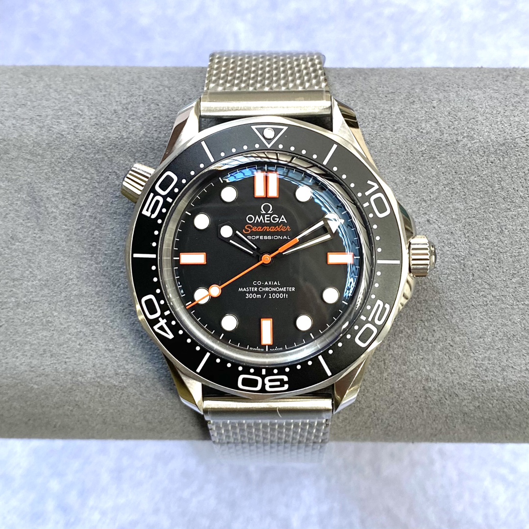 海马300-正8800一体机芯-42mm
送硅胶表带可以替换
8800机芯动储与原厂一致55个小时,自动锤轴承7个陶瓷珠
机芯的大部分零配件可以与原装通用,真正的做到无限接近