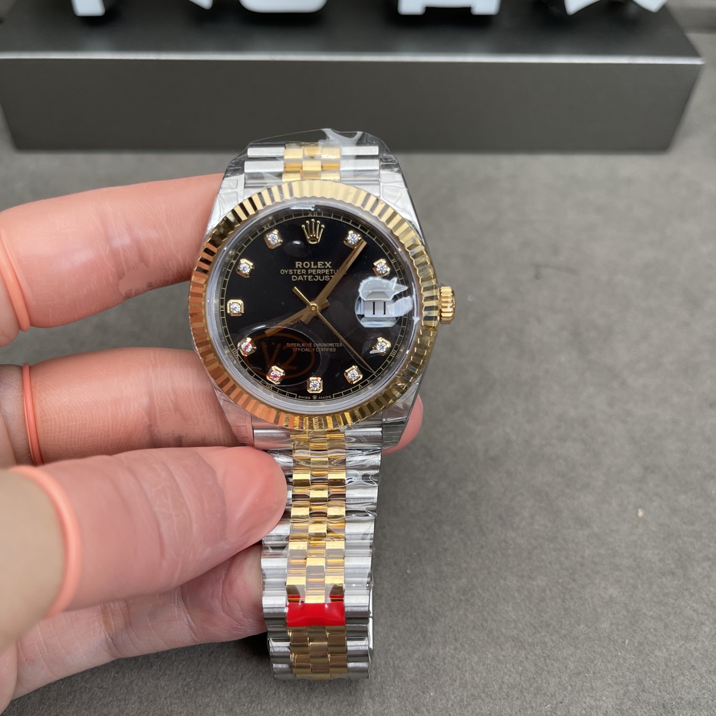 间金黑盘钻刻。