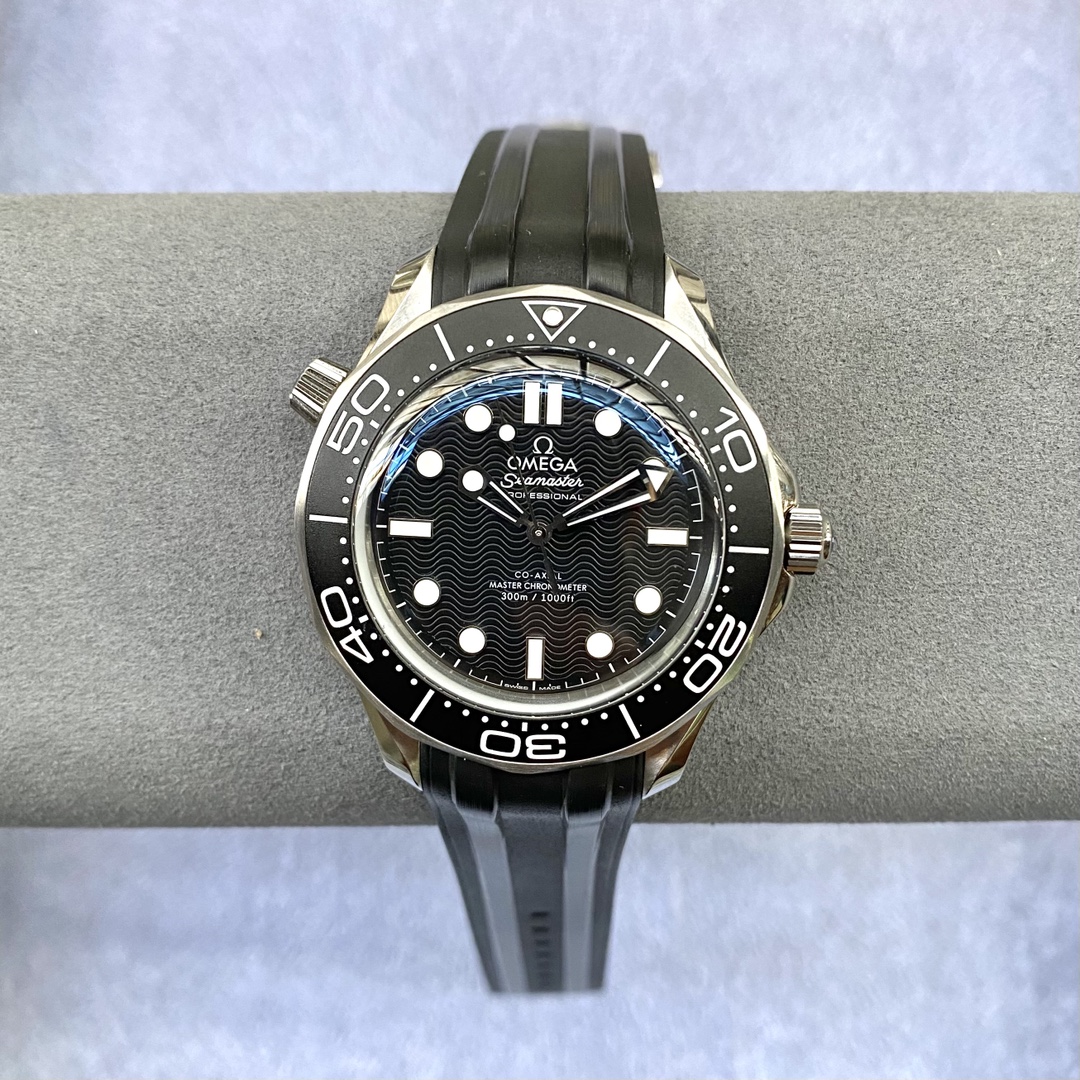 海马300-正8800一体机芯-42mm
送硅胶表带可以替换
8800机芯动储与原厂一致55个小时,自动锤轴承7个陶瓷珠
机芯的大部分零配件可以与原装通用,真正的做到无限接近