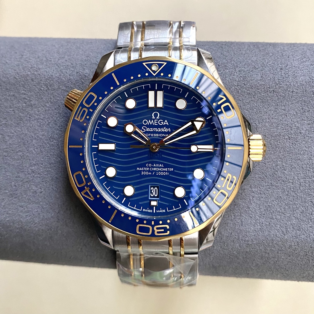 海马300-正8800一体机芯-42mm
送硅胶表带可以替换
8800机芯动储与原厂一致55个小时,自动锤轴承7个陶瓷珠
机芯的大部分零配件可以与原装通用,真正的做到无限接近