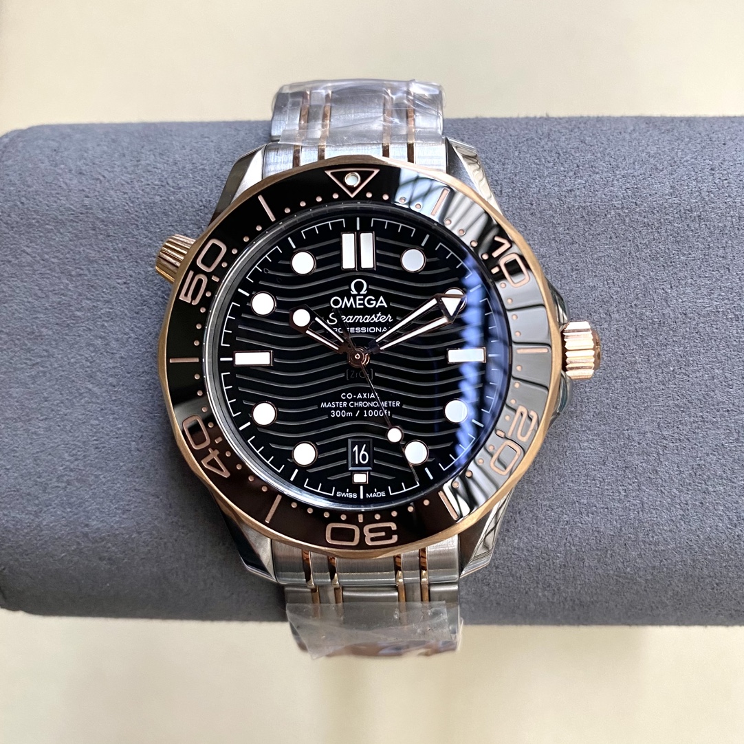 海马300-正8800一体机芯-42mm
送硅胶表带可以替换
8800机芯动储与原厂一致55个小时,自动锤轴承7个陶瓷珠
机芯的大部分零配件可以与原装通用,真正的做到无限接近