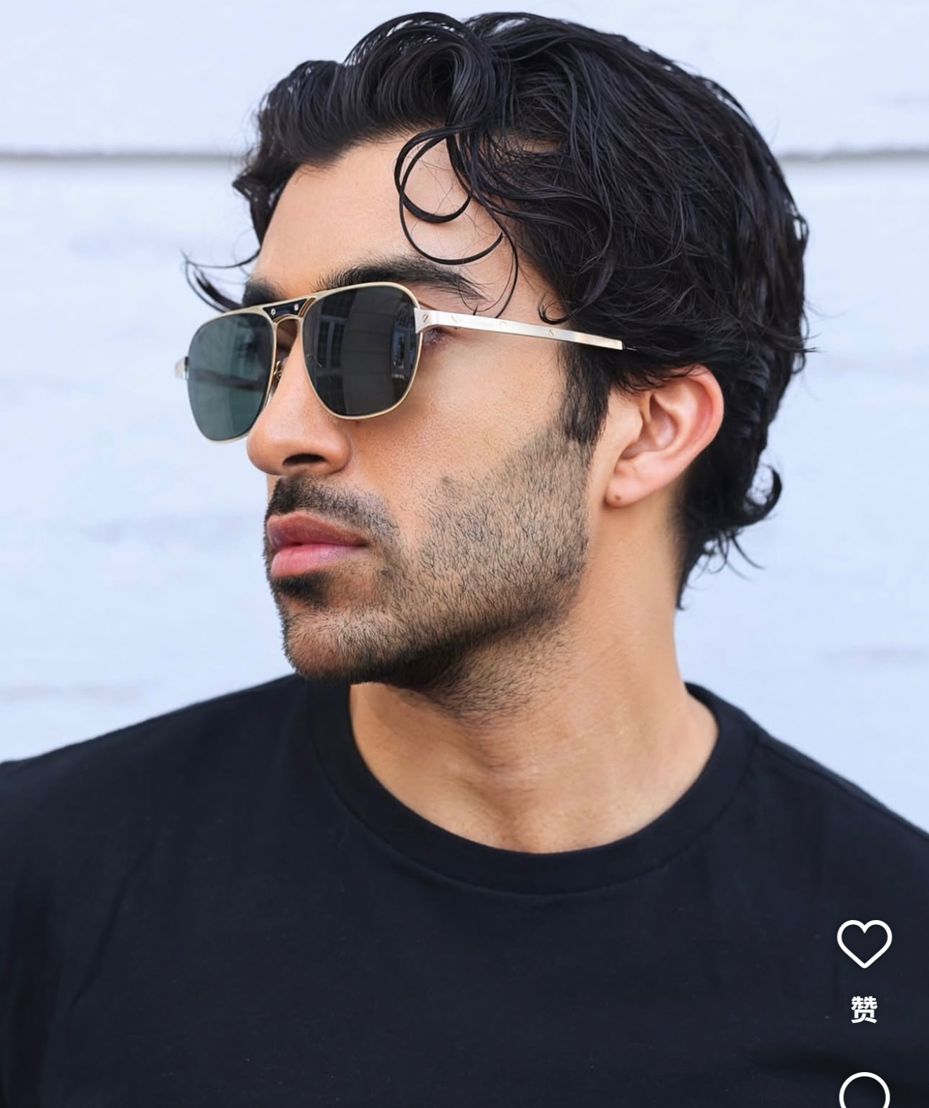 350💰Cartier Sunglasses
mod:Ct0532s The matte brushed finish combines a non-reflective back with a glossy front, creating a two-tone, sophisticated bigalvanic surface that accentuates the temple and the iconic Santos screws on the front size:58-17 145