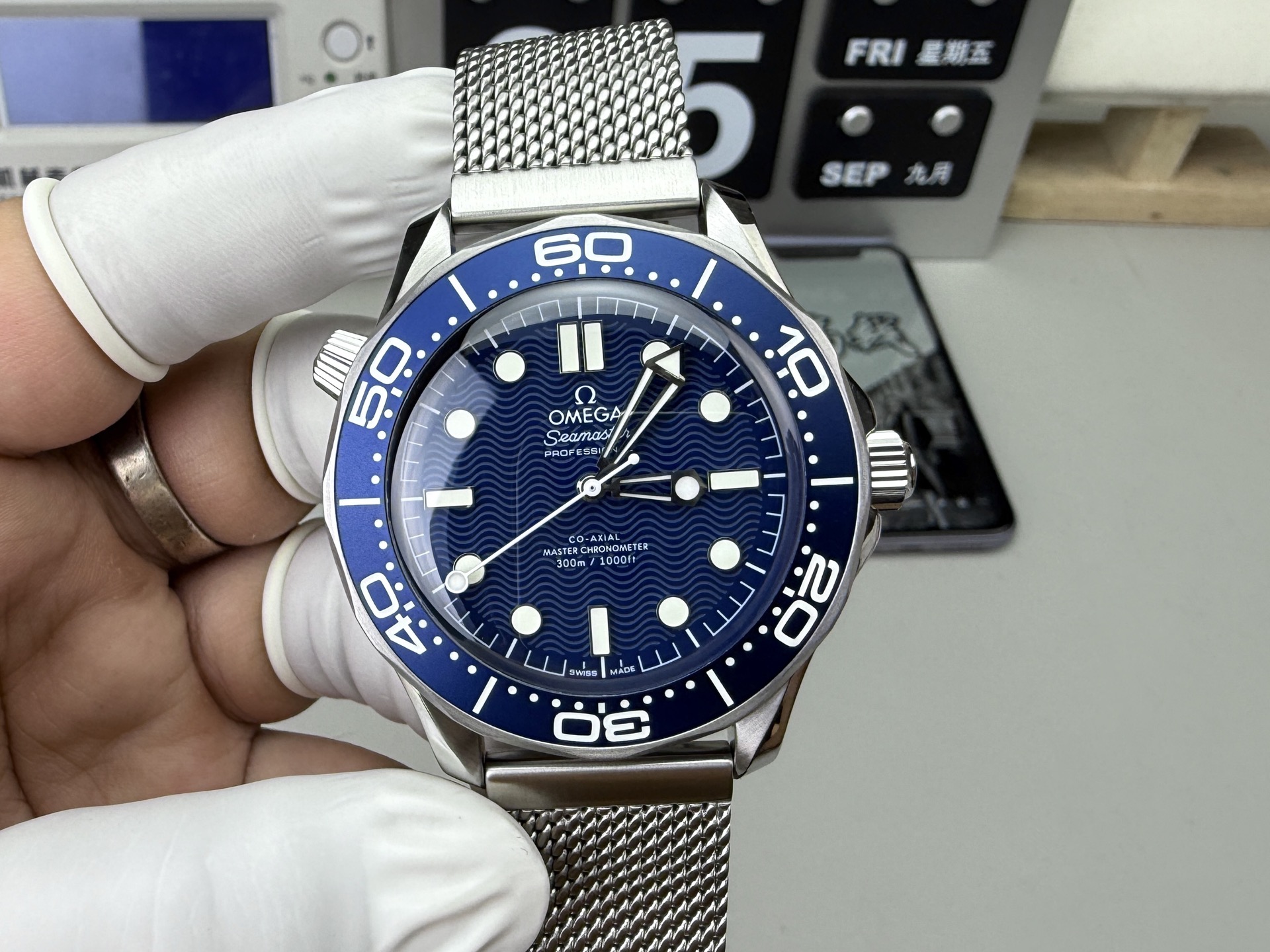 007系列
配置8806一体机芯
钛金属超轻 100克!