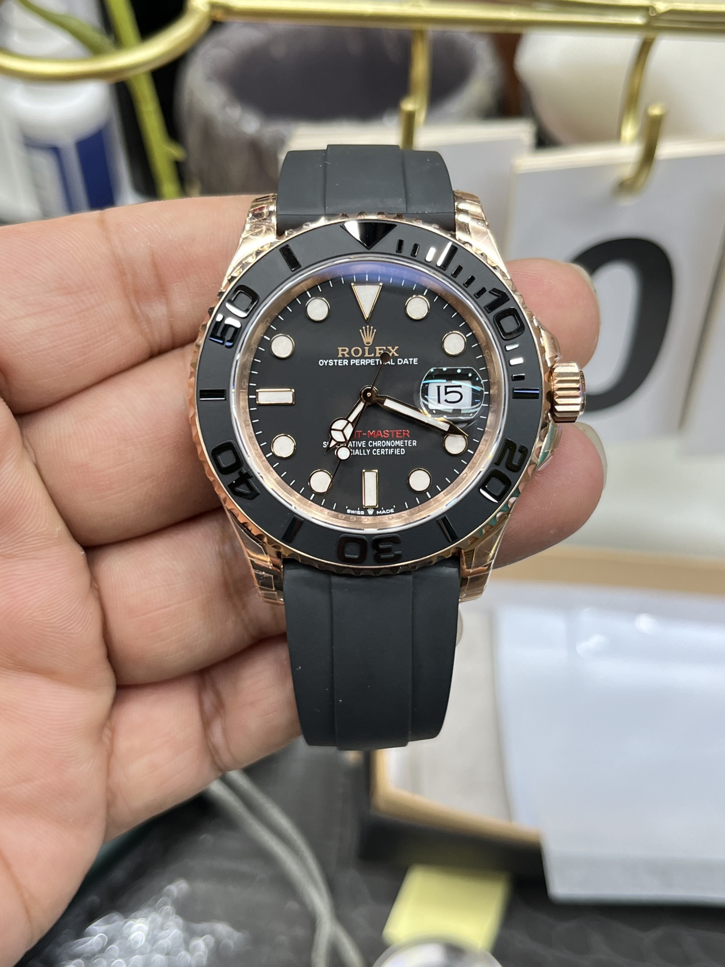 玫瑰金游艇/40mm
钢壳+2836机芯=1550
A壳+3235机芯=3650