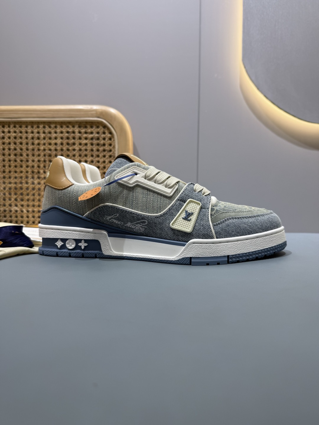 朱一龙同款
丹宁布
size:
女码 35-40 (女40定做不退换)
男码 39-44码(38.45.46定做不退不换)