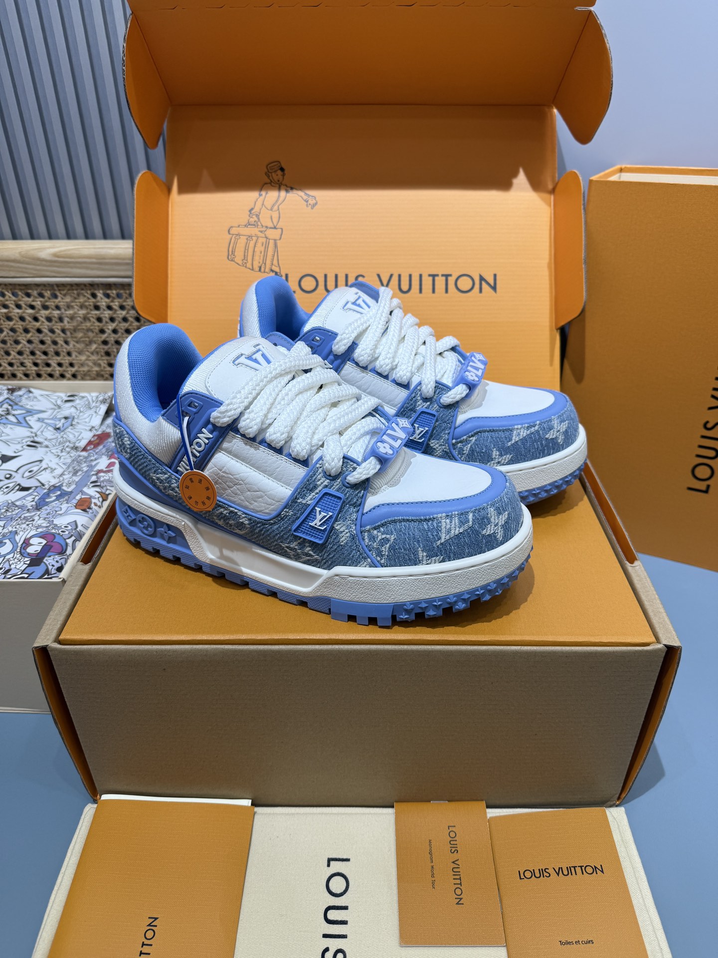 龚俊 黄子韬同款
增高5公分
小胖丁 胖trainer "diy饰扣面包鞋
鞋面进口头层小牛皮 内里定制透气网里,tpu吸模大底。材质细节做工都是顶级制作!配置独家精致礼盒包装
size:35-44 (45定做不退换)