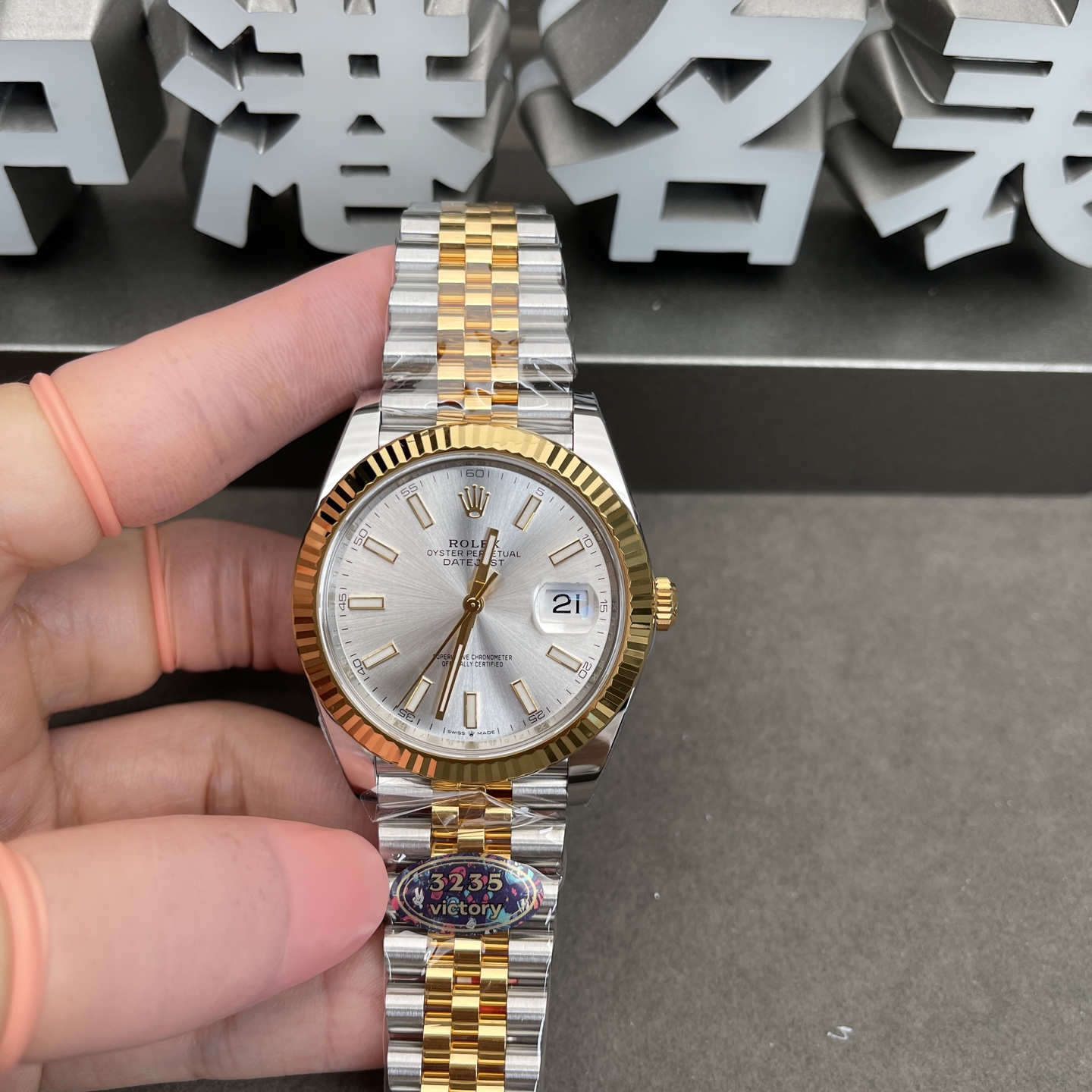 间金白
普版=2100
高版=4600