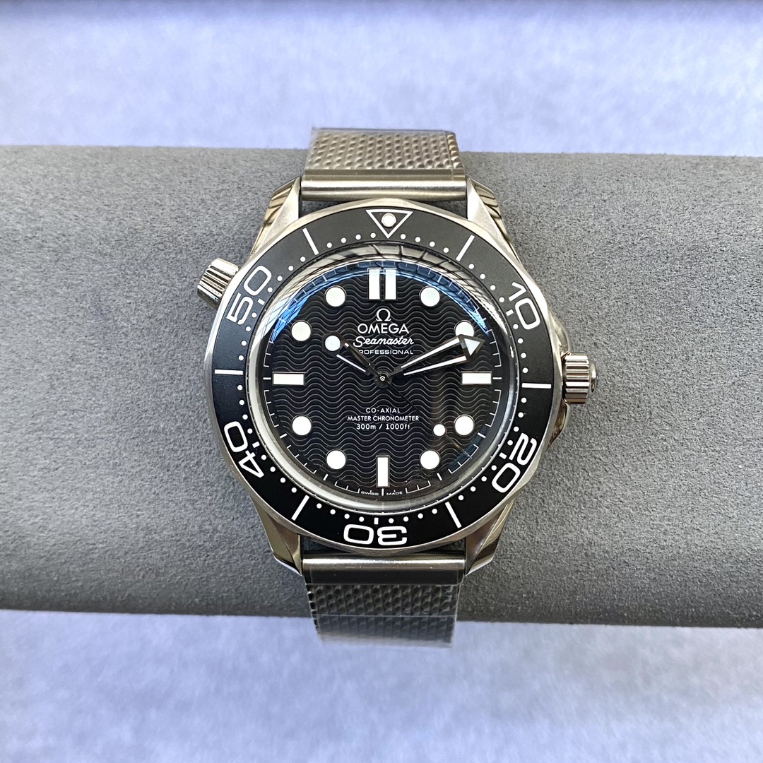 海马300-正8800一体机芯-42mm
送硅胶表带可以替换
8800机芯动储与原厂一致55个小时,自动锤轴承7个陶瓷珠
机芯的大部分零配件可以与原装通用,真正的做到无限接近