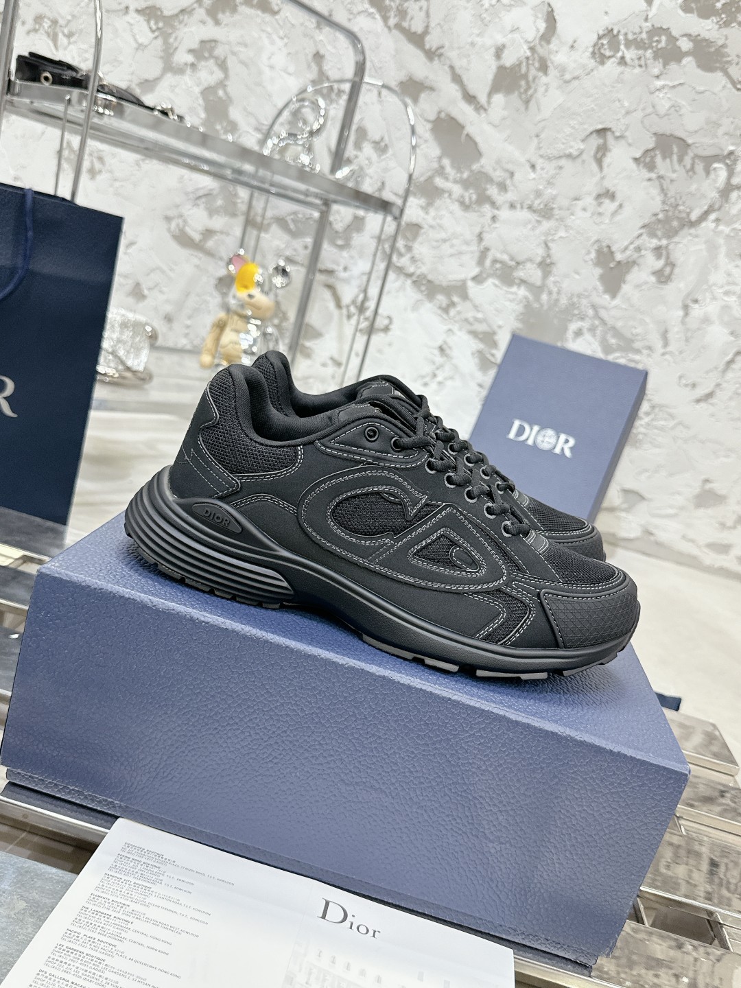 哑光
STONEISLAND 限定系列,经典罗盘玫瑰与 DIOR 徽标相互融合,装点着各个精美款式。
配送专柜精美包装🛍📦
▪️面料:原版定制科技面料+网面
▪️内里:定制透气内里
▪️大底:原版开模IP发泡+TPU大底
▪️底厚:3.5CM
▪️Size:男款39-46