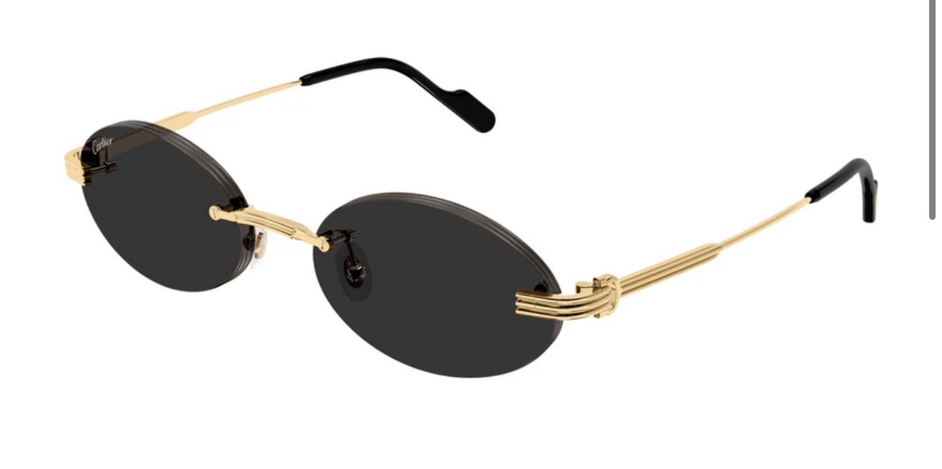 330💰变色370💰Cartie* mod:CT0615S
photochromic lenses
Size:53-18 145
Inheriting the brand's classic fine craftsmanship in precious metals, the iconic woven winding structure of the temples is meticulously crafted. The minimalist frameless design exudes elegance and sophistication, offering both comfortable wear and the precision of French high-end watchmaking.