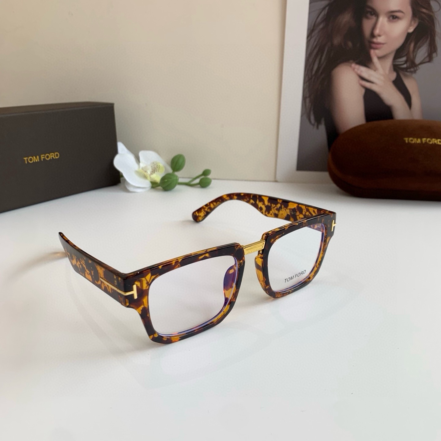 p150
TOMFORD汤姆福特 男女通用清新光学镜 时尚潮流防蓝光眼镜 独具工艺 出行驾驶眼镜!