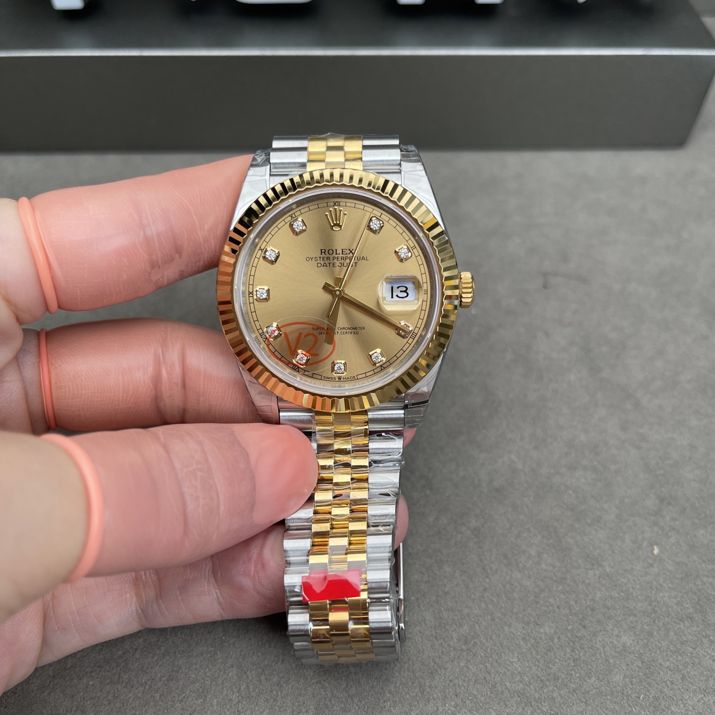 间金盘钻刻。