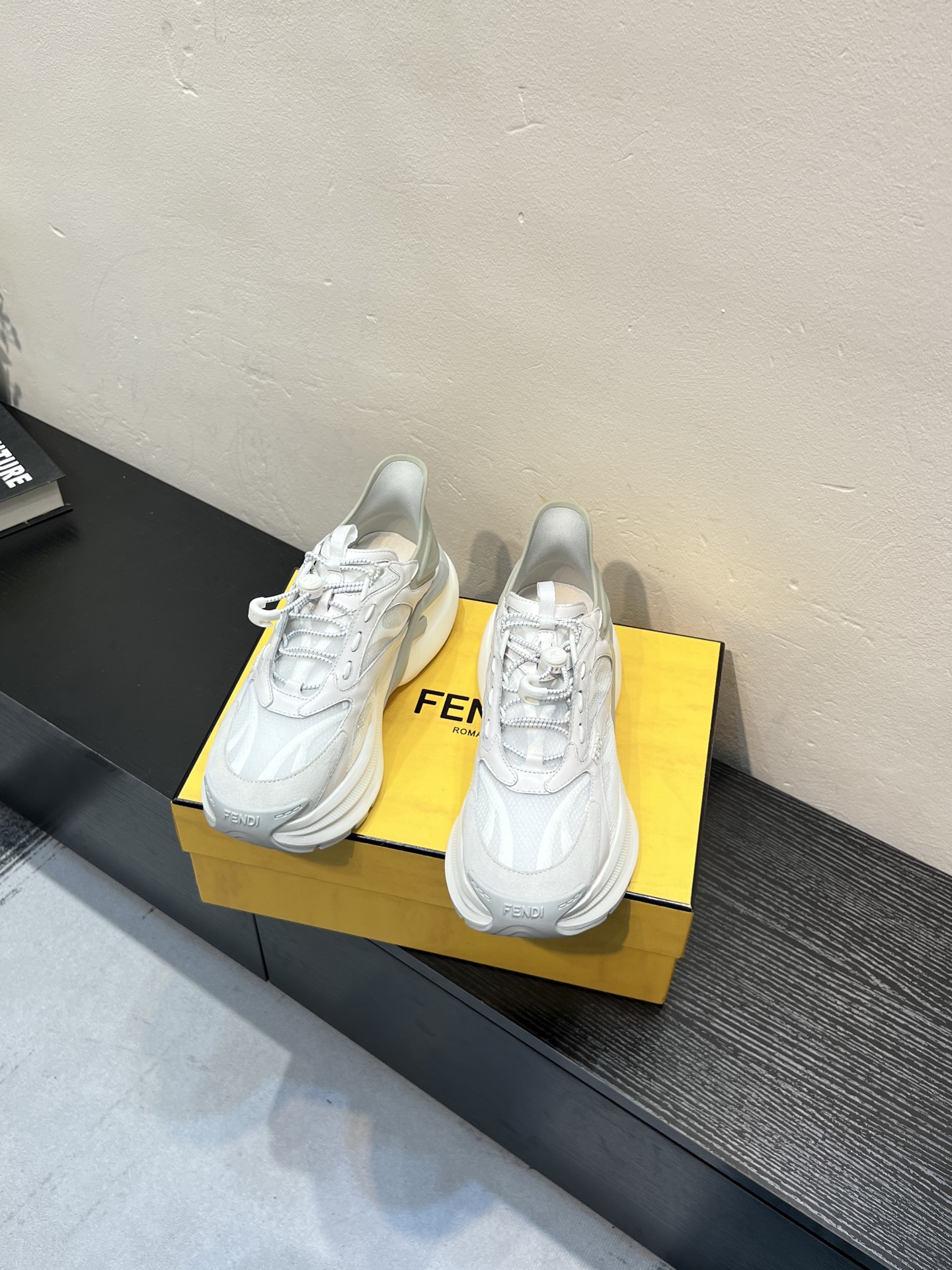💰¥620 Fendi【芬迪】爆款上市🔥官网同步时尚老爹鞋👟
采用原版品牌飞织面料.原版牛皮+透气网内里+羊皮垫脚 完美造型顶级品质,你值得拥有🔜原版橡胶大底,超轻防滑耐磨👣
码数:38-44(45 46 定做不退换)