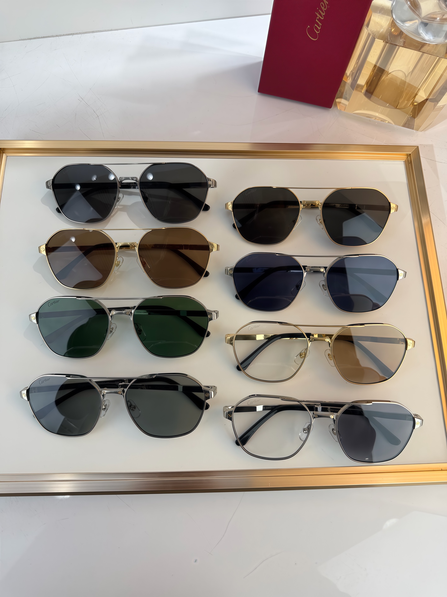 350💰变色410💰古天乐同款
2026 New
Top quality
Santos de Cartier
双色光滑拉丝18K铂金
厚实镜框金灿灿电镀
3.0正品内福蓝膜镜片
Mod:CT0571S
Size:58-18 145