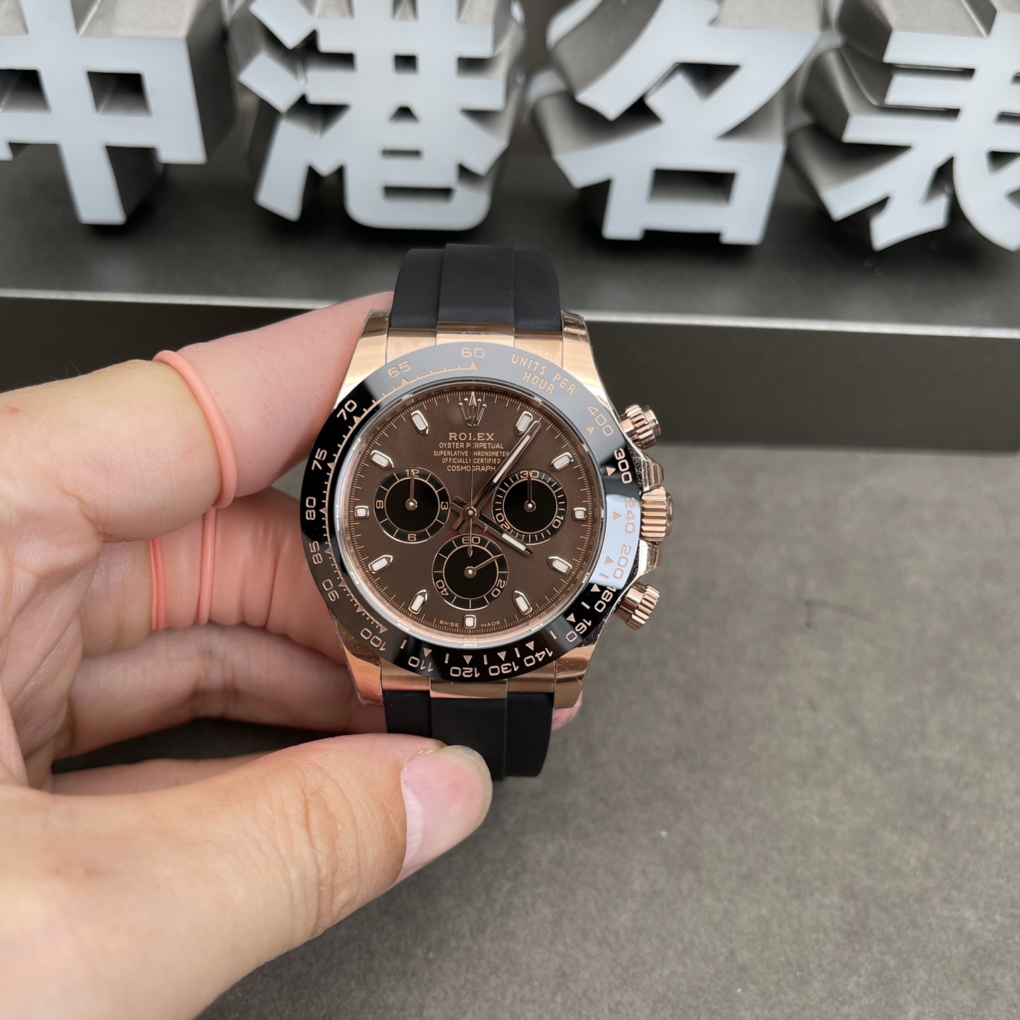 这个有两个版本
一个2900
一个5300(配重,包金),但包金也是会起皮的,2年寿命